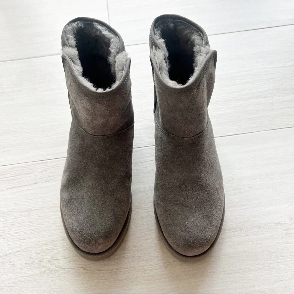 NEW UGG Cory II Genuine Shearling Lined Suede Boot in Charcoal Women's Size US 5 - Picture 5 of 5